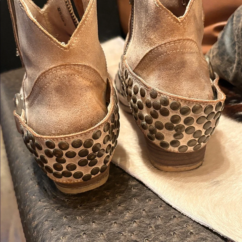 CIRCLE G WOMEN'S HARNESS & STUDS BOOTIES - ROUND TOE
